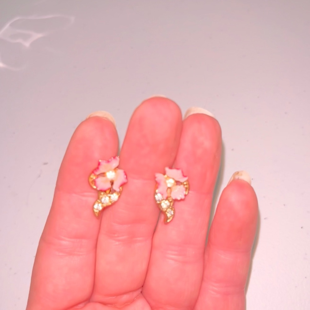 Vintage Pink Floral Screw Back Earrings